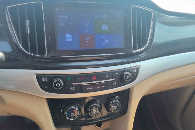 Used Baojun 730 2017 1.5T Manual Fashion Version 7 Seats China V Emission Standard Audio And AC Panel