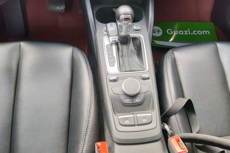 Used Audi Q2L 2021 35 TFSI Progressive Dynamic Edition Gear Lever