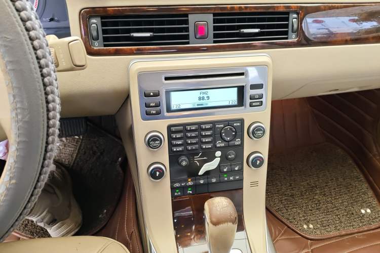 Used Volvo S80L 2009 3.0T AWD ZhiZun Edition Audio And AC Panel