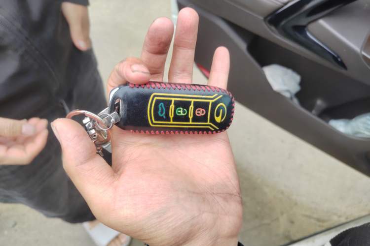 Used GAC Trumpchi GS4 2017 235T Automatic Two-Wheel Drive Luxury Smart Connectivity Version Vehicle Key