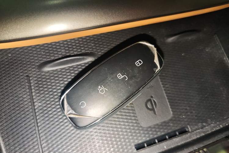 Used Denza D9 2024 DM-i 980 Four-Wheel Drive Prestige Model Vehicle Key