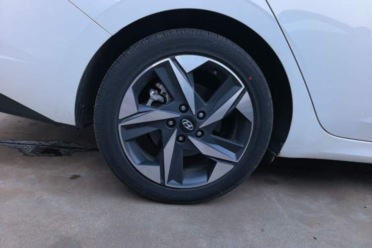 Used Hyundai Elantra 2021 1.5L CVT LUX Prestige Edition Right Rear Wheel Hub