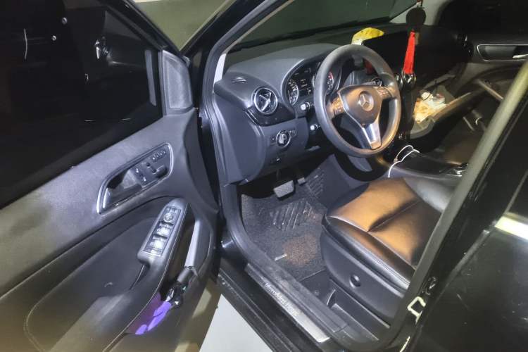 Used Mercedes-Benz B-Class 2012 B 180 Driver Seat