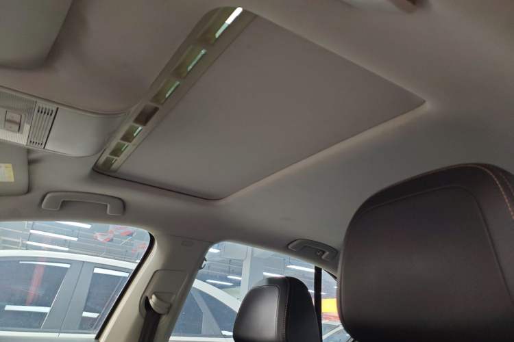 Used Volkswagen Bora 2018 1.5L Automatic Comfort Model Headliner