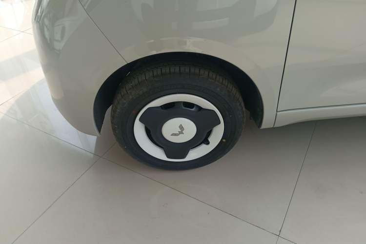 Used Wuling Hongguang MINIEV 2024 3rd Generation 215km Youth Edition Left Front Wheel Hub