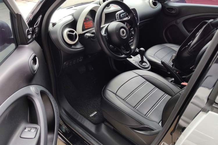 Used smart forfour 2016 1.0L 52 kW Dynamic Edition
