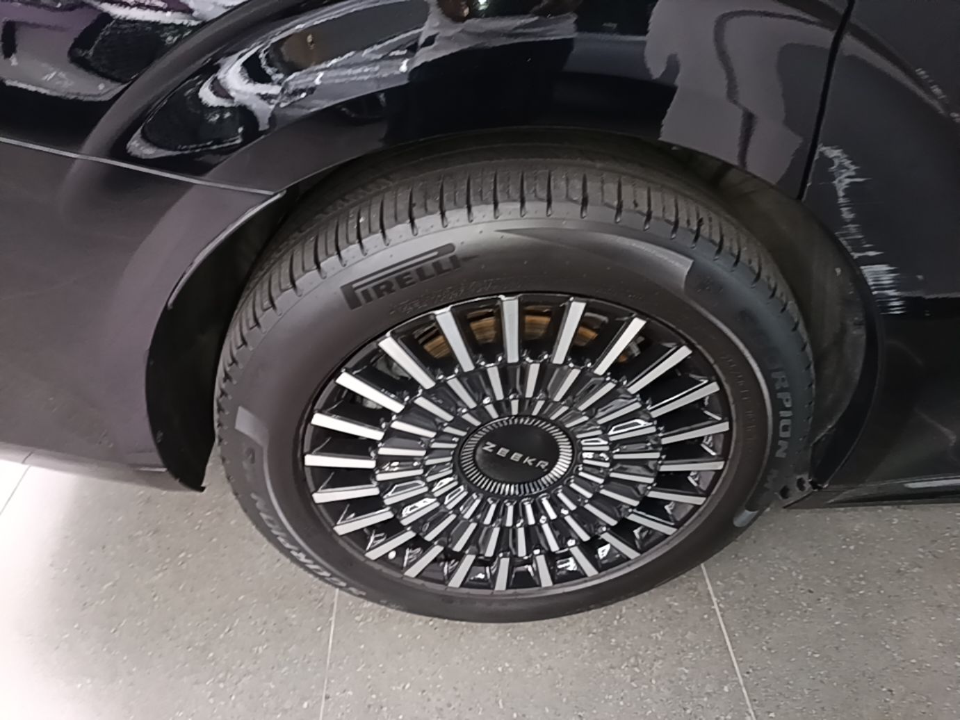 Zeekr 009 2024 7-Seater Walk-Through Version Four-Wheel Drive 108 kWh — снимка 11