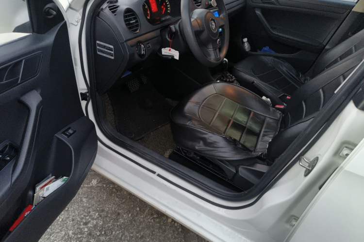 Used Volkswagen Jetta 2015 1.6L Automatic Fashion Model Interior 3