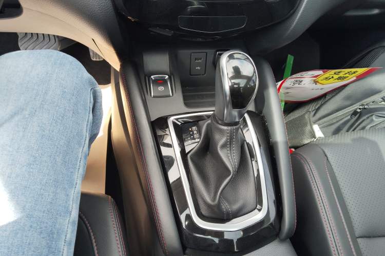 Used Nissan Qashqai 2021 2.0L CVT Luxury Edition Gear Lever