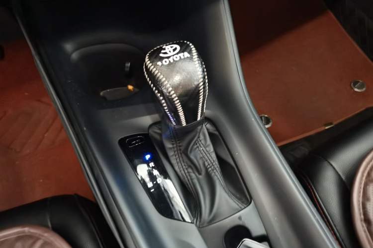 Used Toyota IZOA 2021 2.0L Enjoy Edition