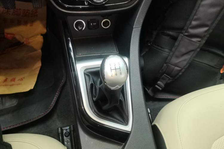 Used CHANGAN Alsvin V7 2015 1.6L Manual Enjoyment Model China V Standard