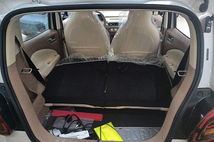 Used Wuling Hongguang MINIEV 2025 Four-Door Version Advanced Edition Trunk