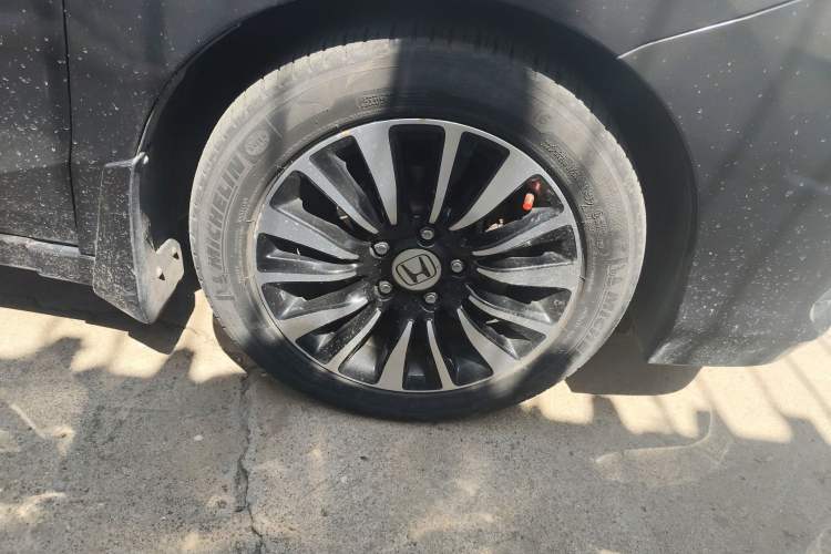 Used Honda Crider 2013 1.8L automatic luxury edition Right Front Wheel Hub
