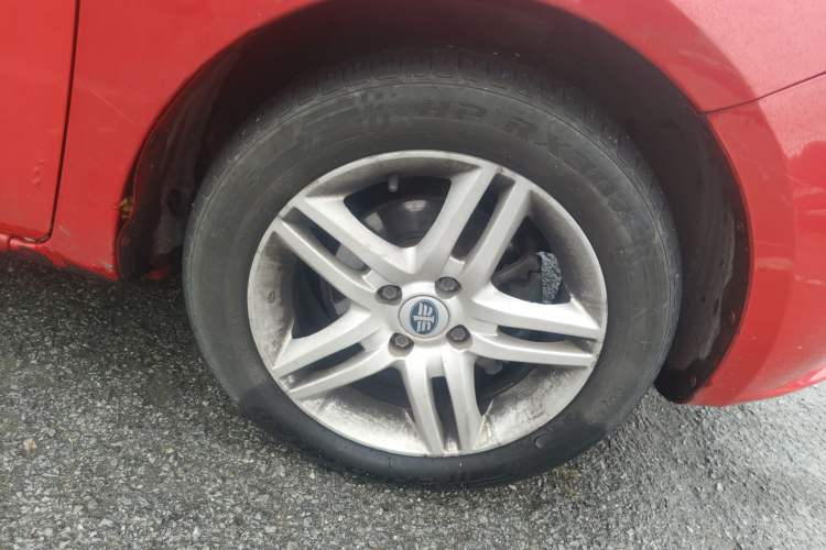 Used Oley 2012 Sedan 1.5L Automatic Luxury Model Right Front Wheel Hub