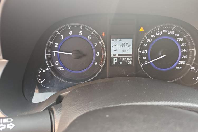 Used Infiniti QX70  Odometer Close Up