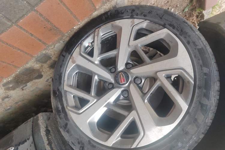 Used Hongqi HS7 2022 3.0T Automatic All-Wheel Drive ZhiLian QiChang Edition 5 Seats Right Front Wheel Hub