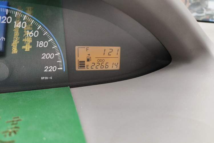 Used Toyota Vios 2011 1.6L GL-i Sunroof Version AT Odometer Close Up