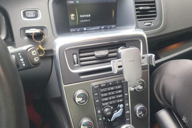 Used Volvo V60 2014 Restyled T5 Zhiya Edition Audio And AC Panel