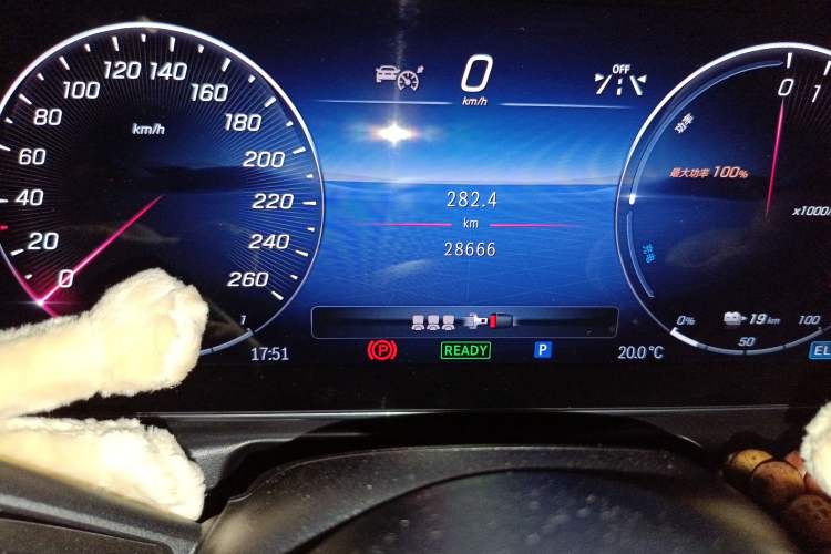 Used Mercedes-Benz C-Class New Energy 2023 Facelift C 350 eL Odometer Close Up