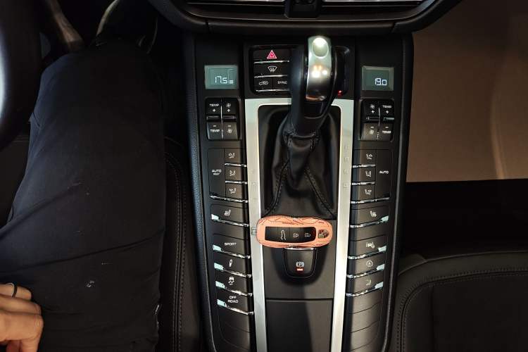 Used Porsche Macan 2018 Macan 2.0T Gear Lever