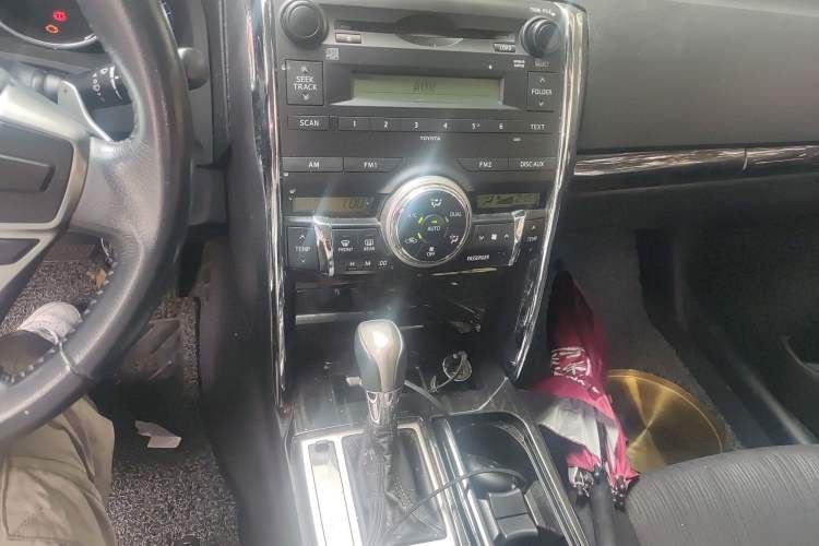 Used Toyota Reiz 2010 2.5S Fashion Elite Edition Audio And AC Panel