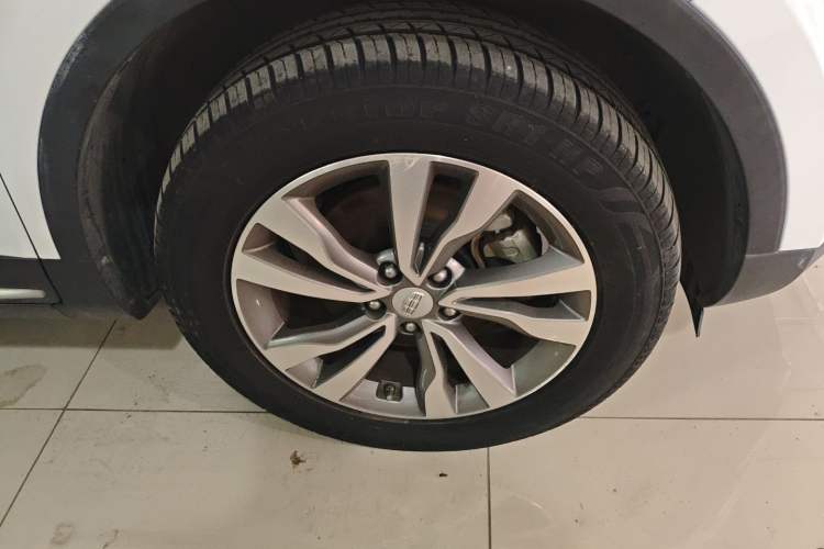 Used Geely Auto Emgrand X7 Sport 2016 1.8TD Automatic All-Wheel-Drive ZhiZun Edition Right Front Wheel Hub