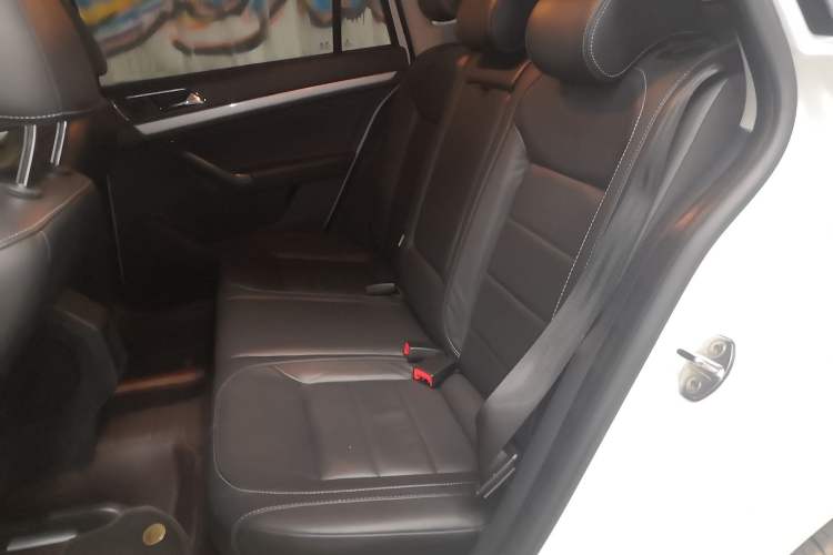 Used Volkswagen Gran Lavida 2015 1.6L Automatic Comfort Edition
