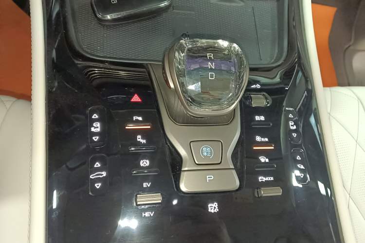 Used Denza D9 2022 DM-i 970 Four-Wheel Drive Prestige Model