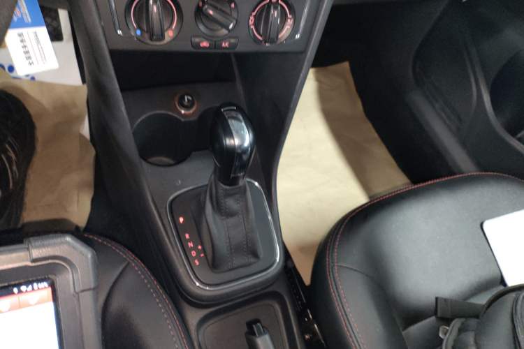 Used Volkswagen Polo 2014 1.6L Automatic Comfort Edition
