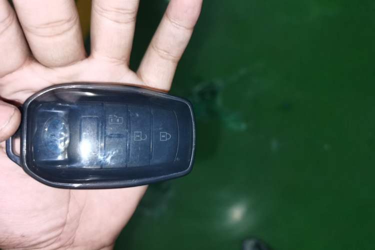 Used Toyota SIENNA 2021 2.5L Hybrid Platinum Edition Vehicle Key