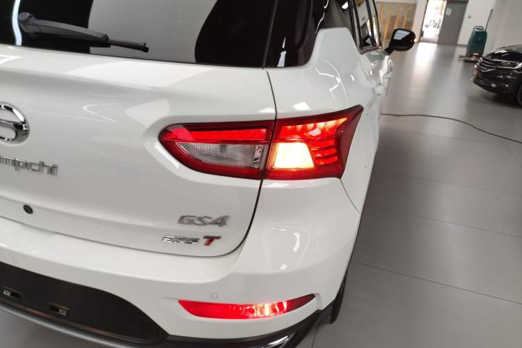 Used GAC Trumpchi GS4 2017 235T Automatic Two-Wheel Drive Luxury Smart Connectivity Version
