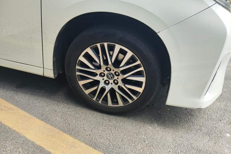 Used Toyota Alphard 2015 3.5L Luxury Edition Right Front Wheel Hub