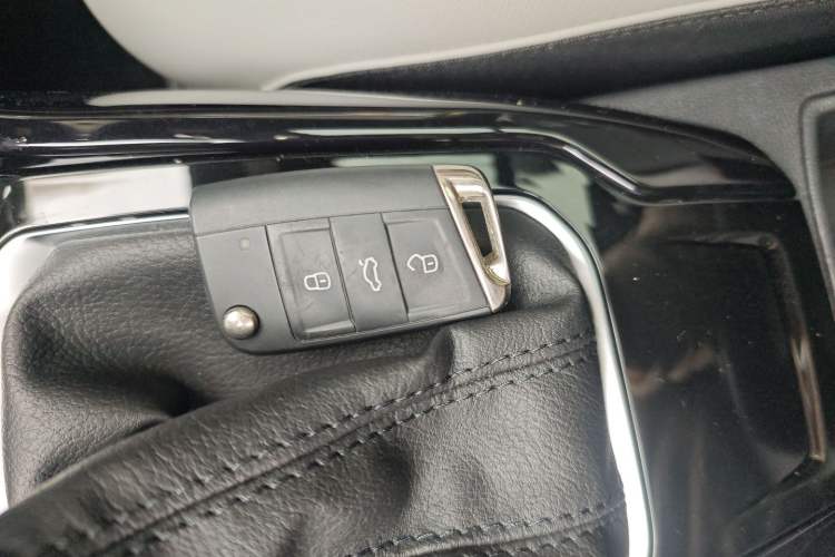 Used Volkswagen T-ROC 2023 300TSI DSG Two-Wheel Drive Starlight Edition
