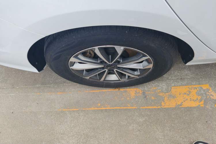 Used BYD Destroyer 05 2024 HONOR Edition DM-i 55KM Luxury Model Right Rear Wheel Hub