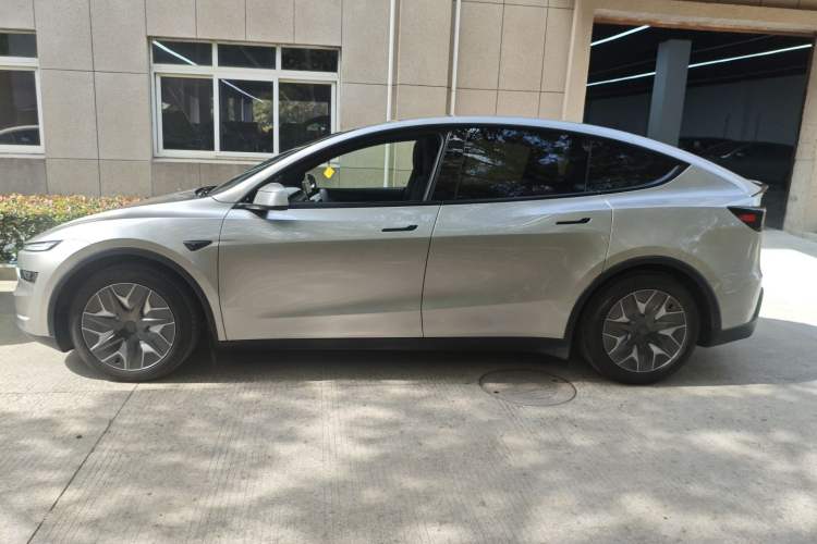 Used Tesla Model Y L 2025 Model Long-Range All-Wheel-Drive Version
