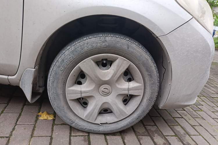 Used Nissan Sunny 2011 1.5XE Manual Comfort Edition Right Front Wheel Hub