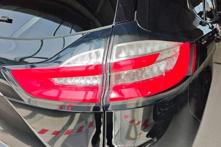 Used Ford Edge 2020 EcoBoost 245 Two-Wheel Drive Titanium 7-Seater
