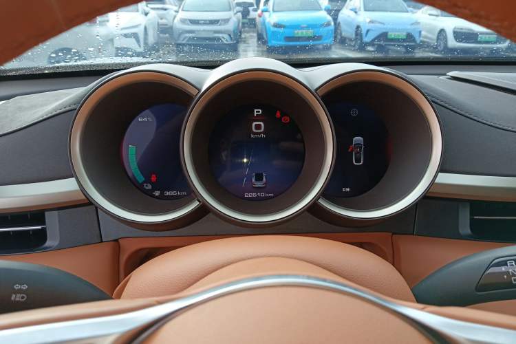 Used ORA Lightning Cat 2022 555 km Luxury Edition Instrument Cluster