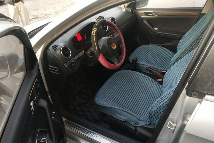 Used Volkswagen Jetta 2015 Value Edition 1.6L Manual Fashionable Style
