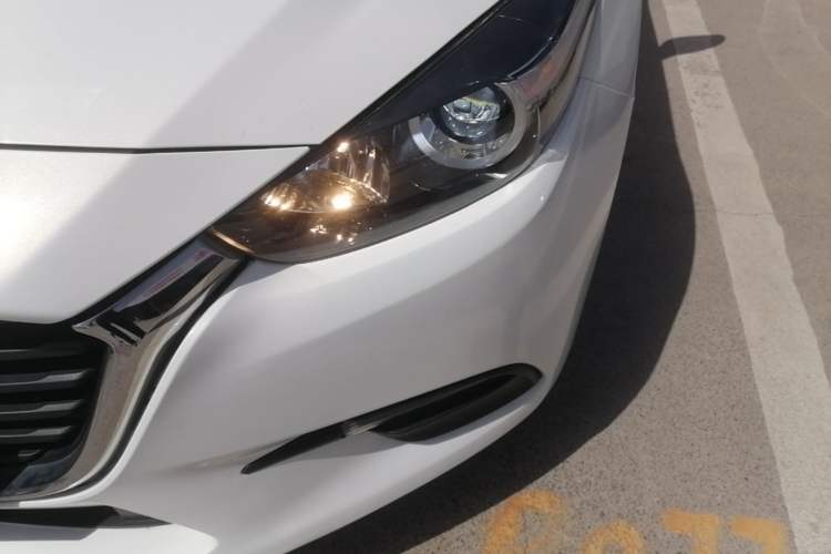 Used Mazda 3 Axela 2017 Sedan 1.5L Automatic Comfort Model Emission Standard China V Left Front Headlight