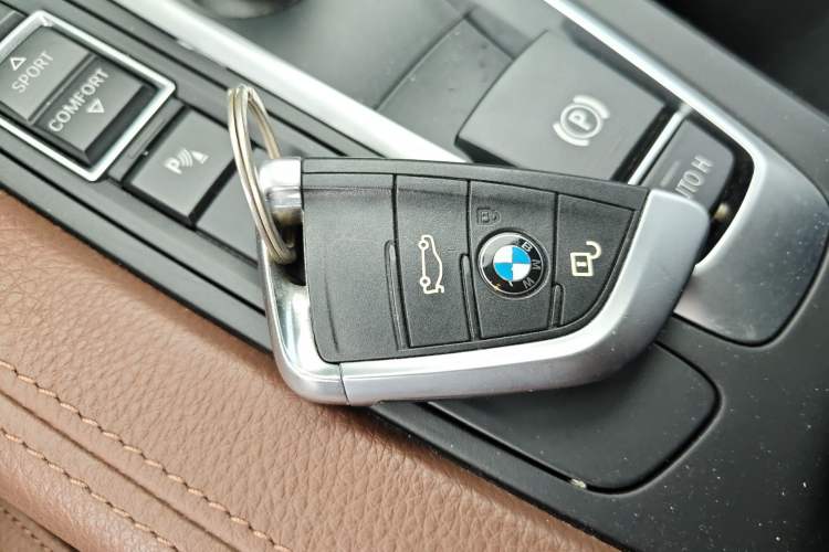 Used BMW X6 2015 xDrive28i Vehicle Key