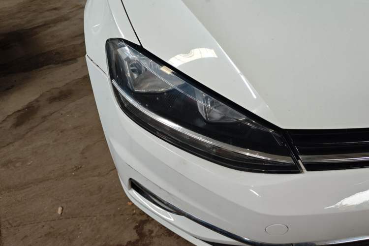 Used Volkswagen Golf 2018 230TSI Automatic Comfort Model Right Front Headlight