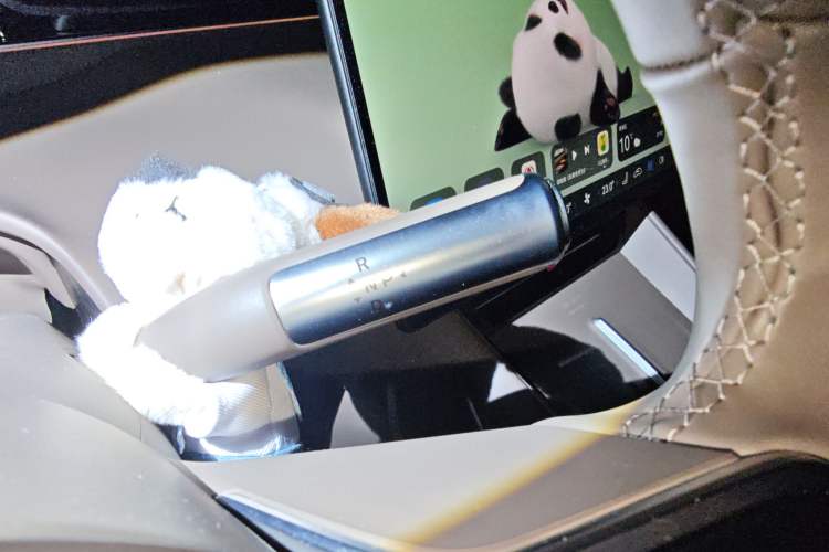 Used Hima Luxeed R7 2025 Range-Extended Version 251 km Max Gear Lever