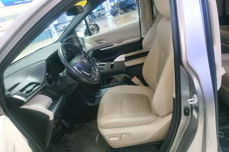 Used Toyota SIENNA 2021 2.5L Hybrid Luxury Edition Left Front Seat