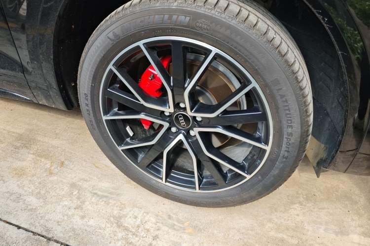 Used Audi Q5L 2025 40 TFSI Luxury Dynamic Edition Right Front Wheel Hub