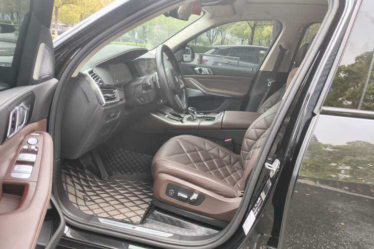 Used BMW X5 2022 xDrive 30Li Luxury M Sport Package Driver Seat