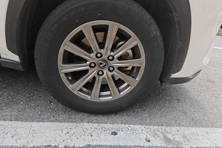Used Lexus NX 2020 300h Front-Drive FENGSHANG Version China VI Standard Right Front Wheel Hub