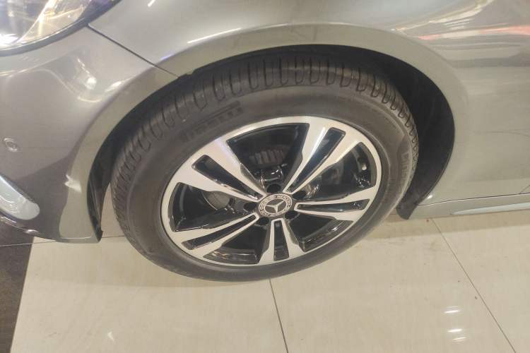 Used Mercedes-Benz C-Class 2017 Restyled C 200 Sport Edition Left Front Wheel Hub