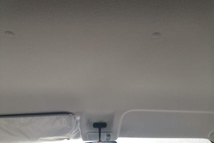 Used Wuling Yangguang 2024 300KM Comfort Version Passenger Van 75kW
