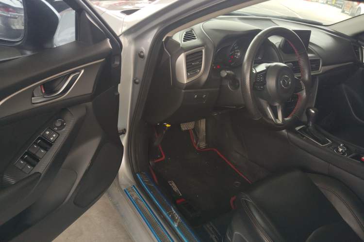 Used Mazda 3 Axela 2017 Sedan 1.5L Automatic Luxury Model China VI Standard